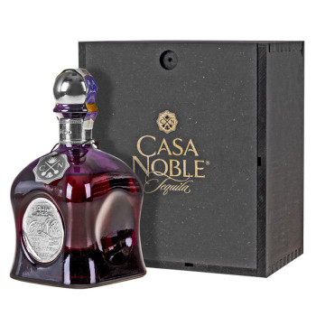 CASA NOBLE Añejo 0,7l 40% Dřevěná krabička + 2 skleničky - 1