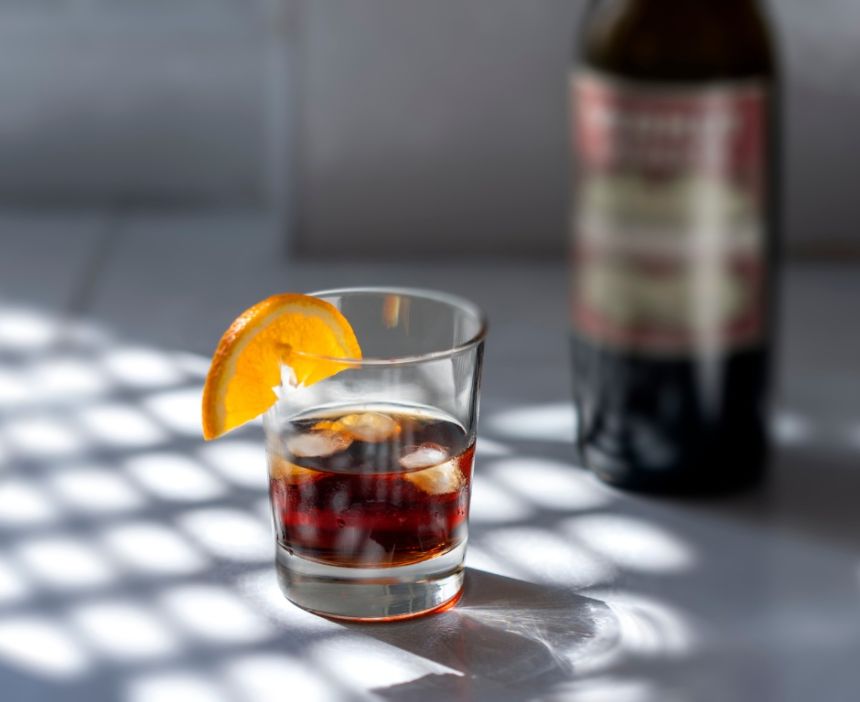 Opomíjený vermut: proč se v domácím baru neztratí?